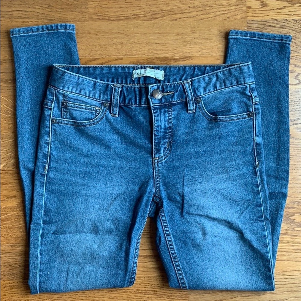 Free People blue denim skinny jeans (size 26) ✨